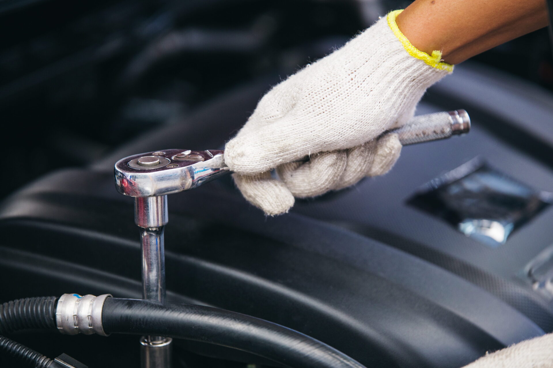 mechanic-worker-hand-repairing-car-damge-broken-pa-2026-01-08-06-09-38-utc (1)